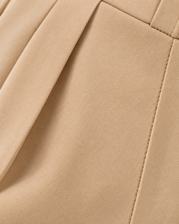 Pantalón Palazzo Pinzas Cinturón Beige – detalle de la tela