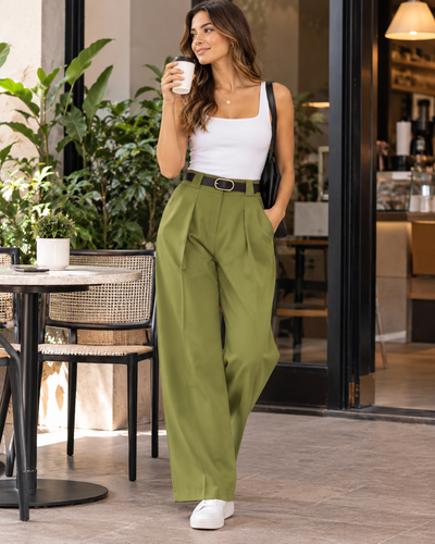 Pantalón Palazzo Pinzas Cinturón Olivo – look de café
