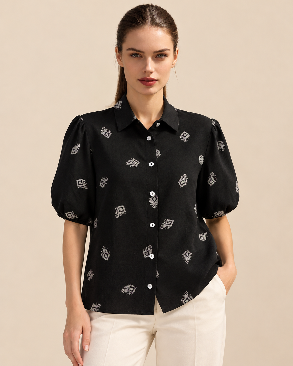 Camisa Estampado Bordado Negro – de frente