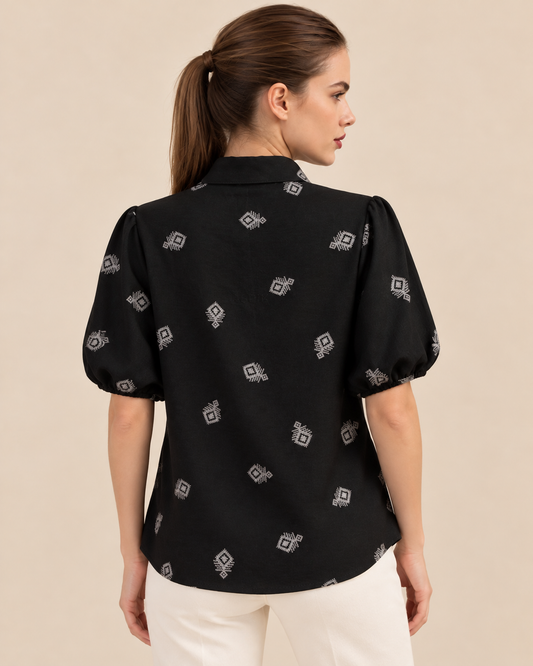 Camisa Estampado Bordado Negro – de espalda