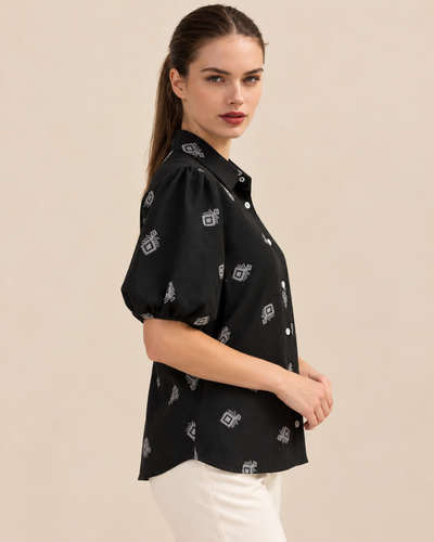 Camisa Estampado Bordado Negro – de lado