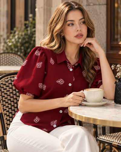 Camisa Estampado Bordado Vino – ambientada