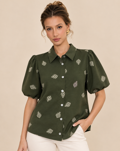 Camisa Estampado Bordado Olivo – de frente