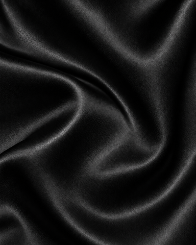 Blusa Satén Botón Joya Negro – detalle de tela
