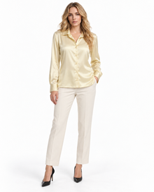 Blusa Satén Botón Joya Beige – frente