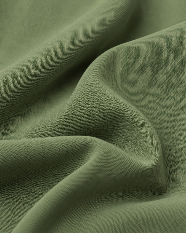 Vestido Safari Hebilla Argolla Olivo – detalle de la tela