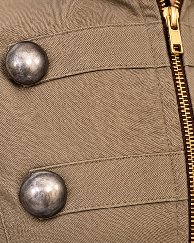Blusa Militar Botones Metálicos Khaki – detalle de tela