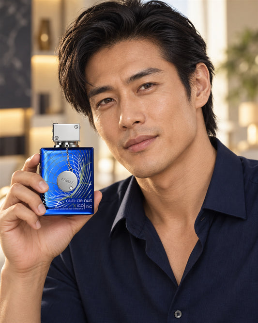 Club de Nuit Blue Iconic Eau de Parfum de Armaf – modelo con el perfume