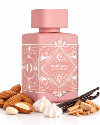 Badee Al Oud Noble Blush Eau de Parfum de Lattafa – frasco con sus notas: almendra, merengue, vainilla