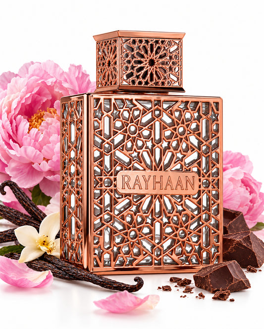 Divine Eau de Parfum de Rayhaan – frasco con sus notas: peonía, rosa, vainilla
